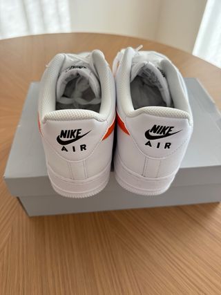 Nike Air Force 1 '07 Naranja y Blanco