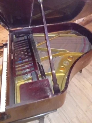 Piano a coda antico