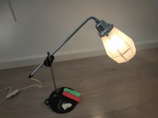 Lámpara de escritorio antigua metal