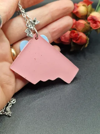 Collana ciondolo cioccolato rosa fiocco blu