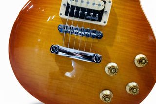 Guitarra marca Vintage tipo Les Paul