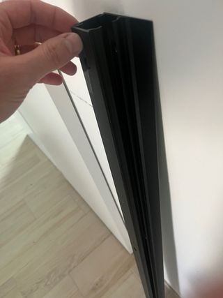 Guía para puerta corredera negra