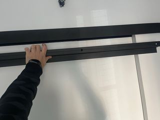 Guía para puerta corredera negra