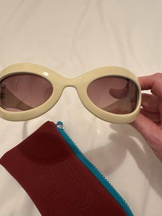 Gafas de sol ovaladas beige