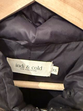 Abrigo Indi & Cold Negro con Capucha