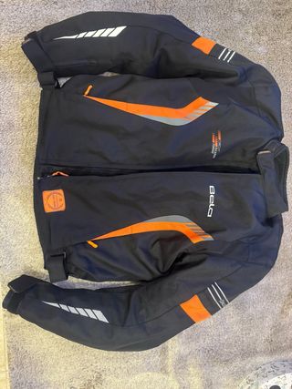 Chaqueta Moto Negra y Naranja Beta