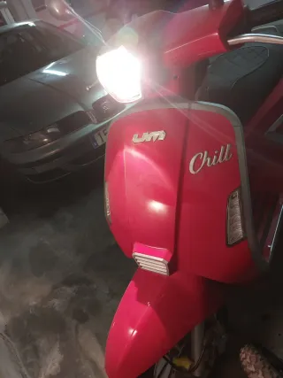 UM Shill Scooter Roja