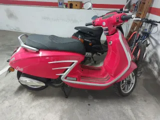 UM Shill Scooter Roja