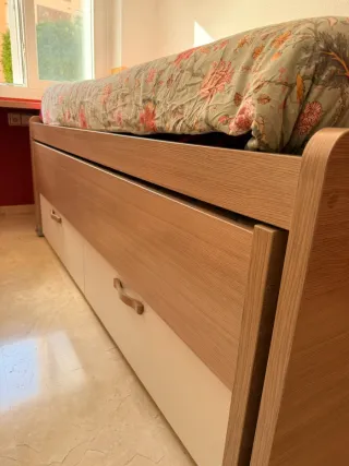 Conjunto dormitorio 2 camas y 2 cajones.