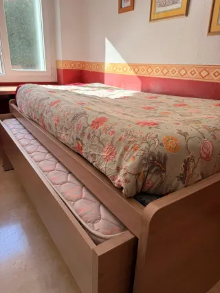 Conjunto dormitorio 2 camas y 2 cajones.