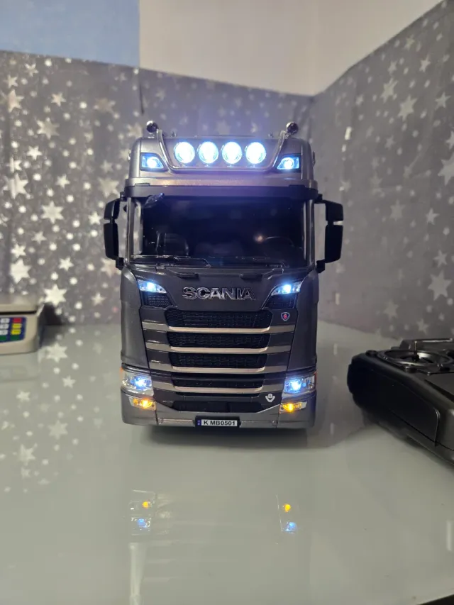 Camión RC Scania 770 V8 con control remoto