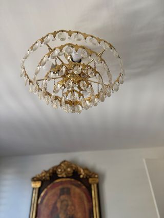 Lámpara de techo dorada con cristales