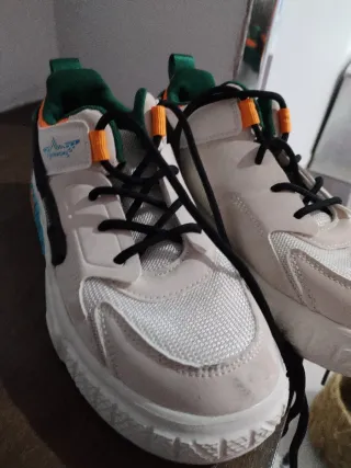 Scarpe da bambino, messe mezze volte