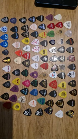 Plettri per chitarra di vari gruppi