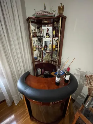 Barra y Estantería Esquinera