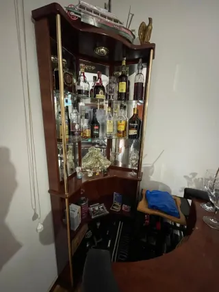 Barra y Estantería Esquinera