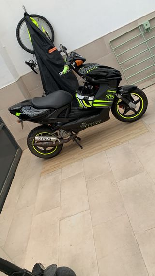 Yamaha Aerox Negra