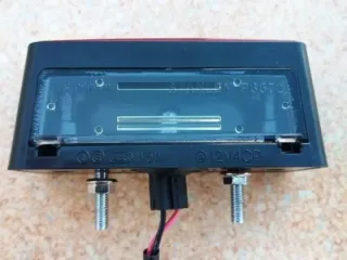 Piloto luz de matrícula con catadióptrico