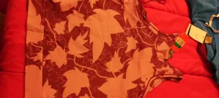 Top Nike XL Rosa y Morado Hojas