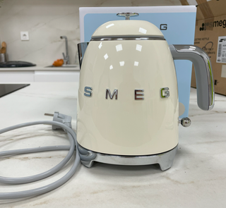 Hervidor Smeg Crema Mini KLF05CREU