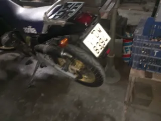 Aprilia Pegaso 125 Negra y Dorada