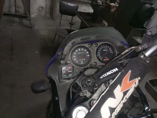 Aprilia Pegaso 125 Negra y Dorada