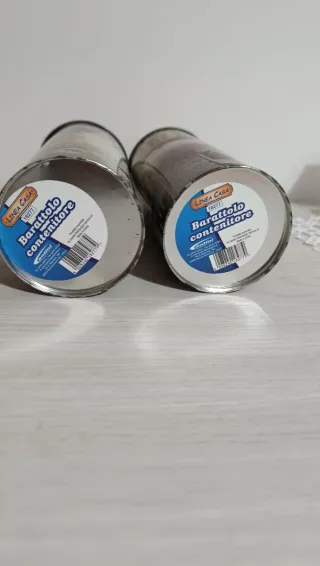 Barattoli in latta con stampe monumenti