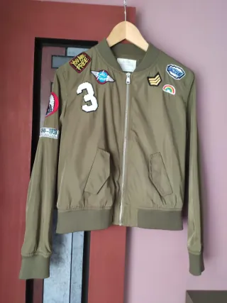 Chaqueta de mujer Verde Militar Bershka