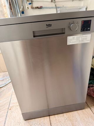 Lavavajillas Beko plateado