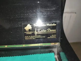 Piano LAUPER negro impecable