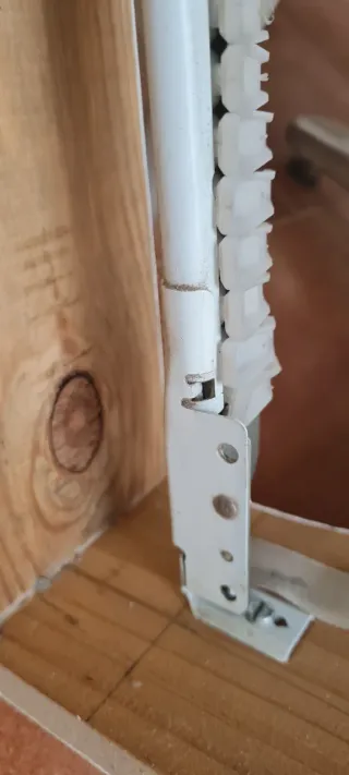 Riel para cortina de madera y plástico