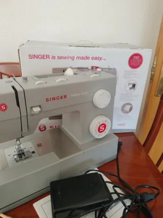 Máquina de coser Singer Heavy Duty 4432