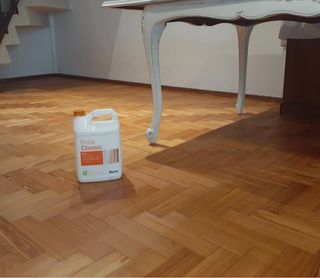 Acuchillado y barnizado de suelos de madera