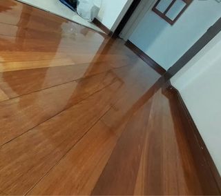 Acuchillado y barnizado de suelos de madera