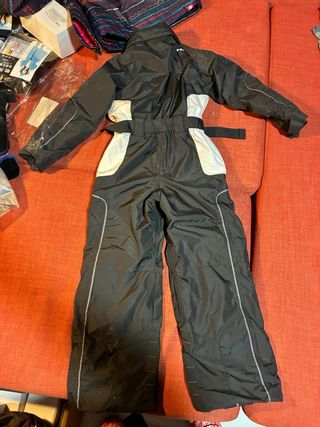 Mono de esquí infantil y accesorios