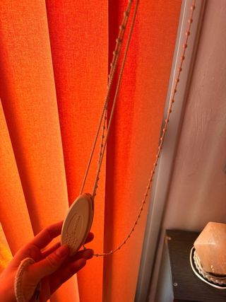 Tende verticali arancioni e rosse