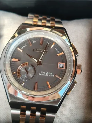 Reloj Citizen Eco-Drive Satellite Wave bicolor