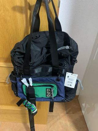 Mochila XL Voyager Desigual Negra y Verde