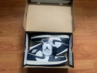 Air Jordan 1 Mid Obsidian Azul Blanco