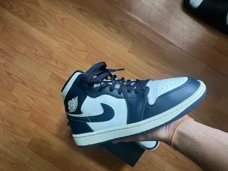 Air Jordan 1 Mid Obsidian Azul Blanco