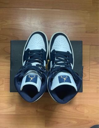 Air Jordan 1 Mid Obsidian Azul Blanco