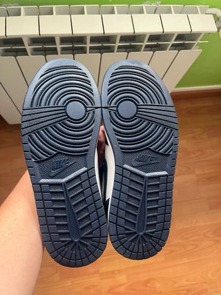 Air Jordan 1 Mid Obsidian Azul Blanco