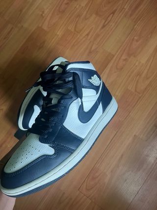 Air Jordan 1 Mid Obsidian Azul Blanco