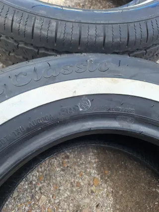 Neumáticos con banda blanca