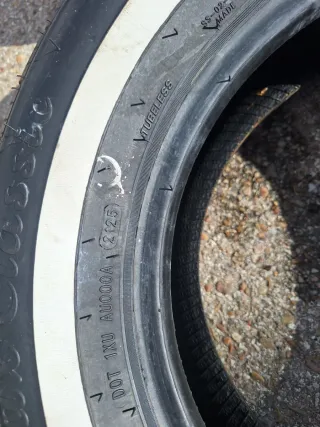 Neumáticos con banda blanca