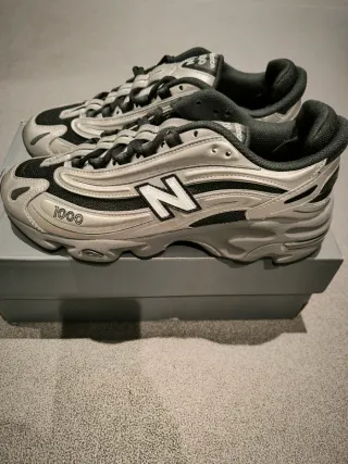 Zapatillas New Balance 1000 Plata y Negro