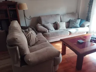 Sofás 3+2, Librero y Mesa Auxiliar