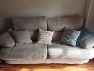 Sofás 3+2, Librero y Mesa Auxiliar