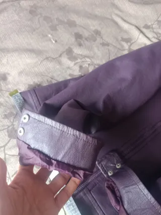 Cazadora polipiel morada