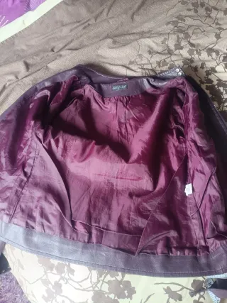 Cazadora polipiel morada